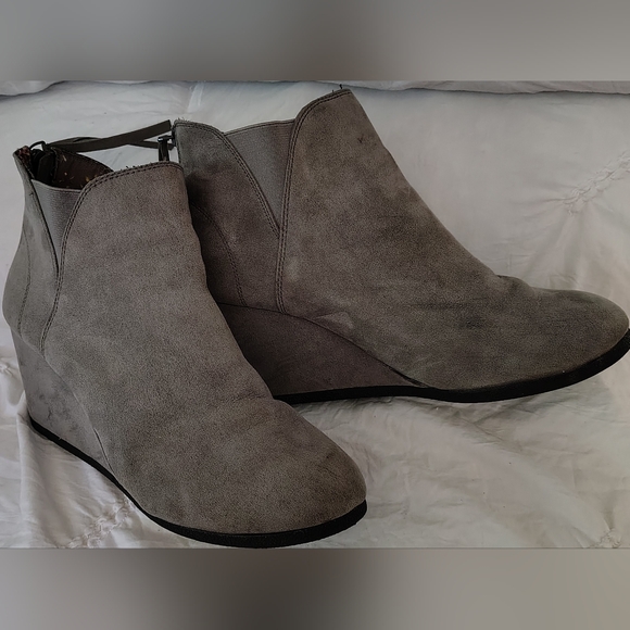 Maurices Gray Suede Wedge Ankle Boots Sz 10 - Picture 2 of 6